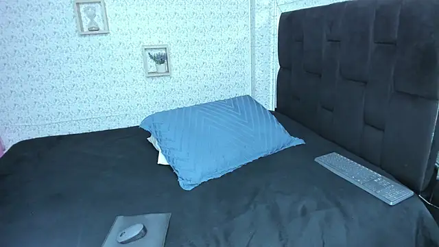 lisa logan online show from January 14, 4:50 am