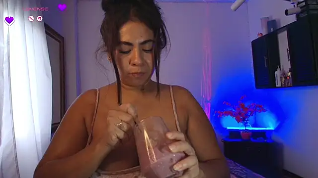 Snapshot of samanthahut1 chatting on October 27, 8:58 pm samanthahut1 online show from October 27, 8:58 pm