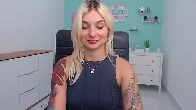 Snapshot of LilFleurish chatting on October 16, 4:26 am LilFleurish online show from October 16, 4:26 am