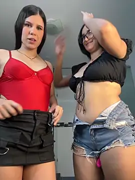 Snapshot of alejandrodolls chatting on October 3, 8:25 pm alejandrodolls online show from October 3, 8:25 pm