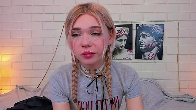 Snapshot of Blondy_Fina chatting on September 22, 5:28 am Blondy Fina online show from September 22, 5:28 am