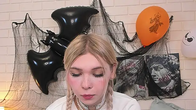 Snapshot of Blondy_Fina chatting on October 29, 6:29 am Blondy Fina online show from October 29, 6:29 am