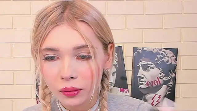 Snapshot of Blondy_Fina chatting on October 19, 5:09 am Blondy Fina online show from October 19, 5:09 am