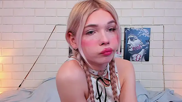 Snapshot of Blondy_Fina chatting on September 20, 5:06 am Blondy Fina online show from September 20, 5:06 am