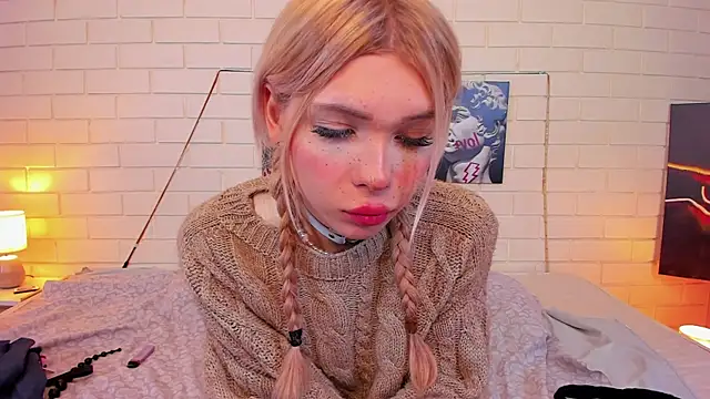 Snapshot of Blondy_Fina chatting on September 29, 5:56 am Blondy Fina online show from September 29, 5:56 am