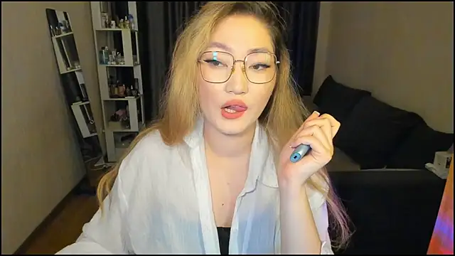 lyra x online show from March 29, 3:22 pm