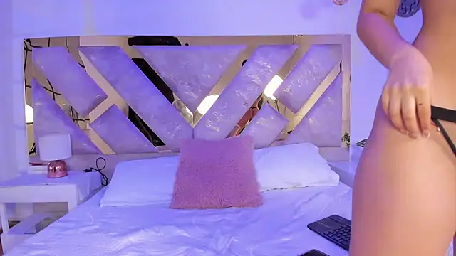 Snapshot of BriannaHill_ chatting on October 7, 12:31 pm BriannaHill online show from October 7, 12:31 pm