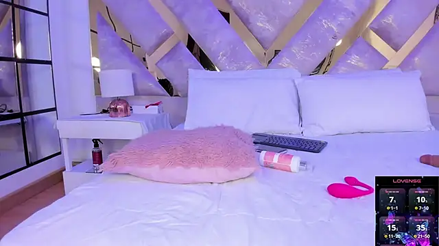 Snapshot of BriannaHill_ chatting on October 15, 2:08 pm BriannaHill online show from October 15, 2:08 pm