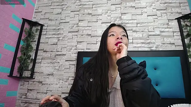 Snapshot of maily_can chatting on September 18, 1:42 pm maily can online show from September 18, 1:42 pm