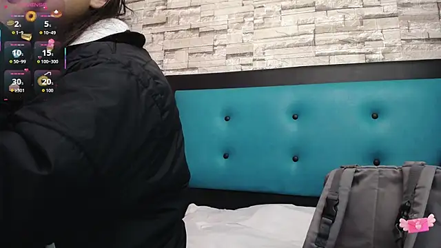 Snapshot of maily_can chatting on October 22, 1:16 pm maily can online show from October 22, 1:16 pm