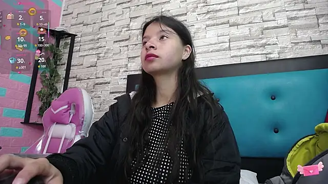 Snapshot of maily_can chatting on October 23, 1:17 pm maily can online show from October 23, 1:17 pm