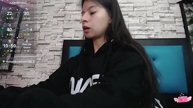 Snapshot of maily_can chatting on October 3, 1:05 pm maily can online show from October 3, 1:05 pm