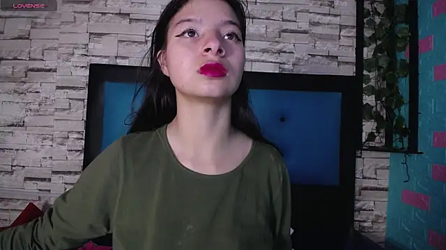 Snapshot of maily_can chatting on September 20, 1:53 pm maily can online show from September 20, 1:53 pm