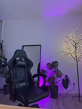 HATSUNE   online show from December 4, 9:55 am