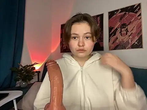 MoonIvy  online show from October 3, 5:07 pm