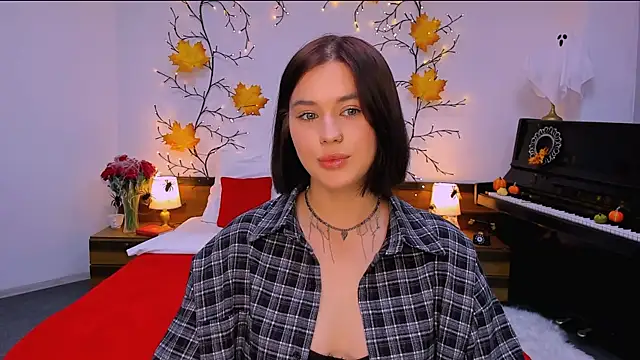 Snapshot of lil_angel_ chatting on October 29, 1:15 pm lil angel  online show from October 29, 1:15 pm