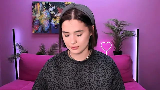 Snapshot of lil_angel_ chatting on October 27, 9:05 am lil angel  online show from October 27, 9:05 am