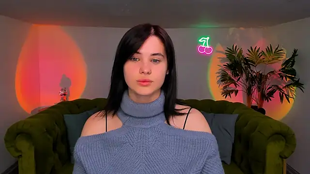 Snapshot of lil_angel_ chatting on October 13, 8:50 am lil angel  online show from October 13, 8:50 am