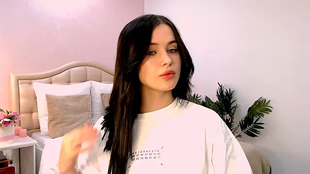 Snapshot of lil_angel_ chatting on September 28, 6:57 pm lil angel  online show from September 28, 6:57 pm