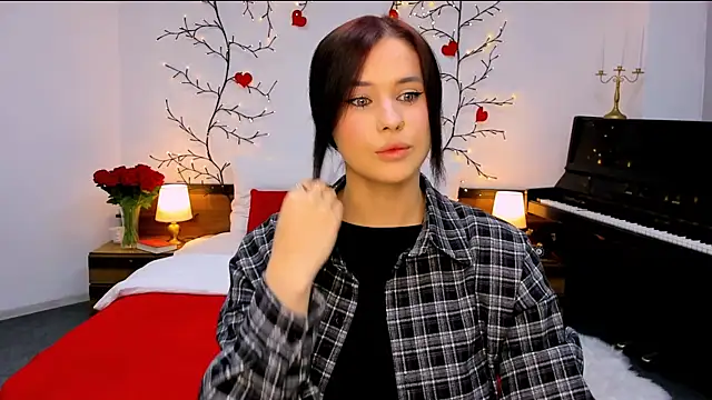 Snapshot of lil_angel_ chatting on October 18, 8:50 am lil angel  online show from October 18, 8:50 am