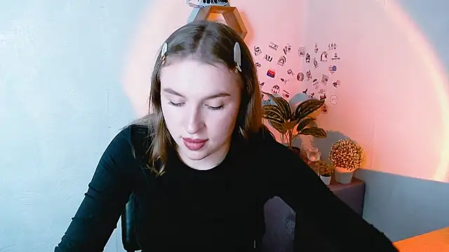 JuliaTopp  online show from September 18, 12:37 pm