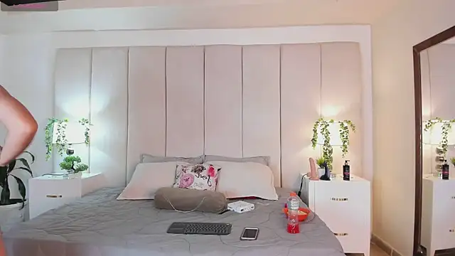 mia rousse25 online show from October 16, 1:47 pm