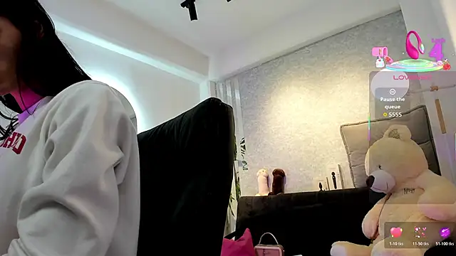 lily cash1 online show from February 18, 1:10 pm