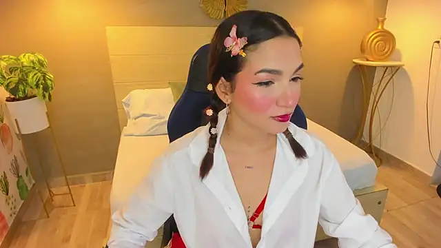 Snapshot of luma_sky_ chatting on October 4, 3:01 am luma sky online show from October 4, 3:01 am