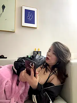 Snapshot of anna_yngs chatting on October 11, 9:58 am anna yngs online show from October 11, 9:58 am