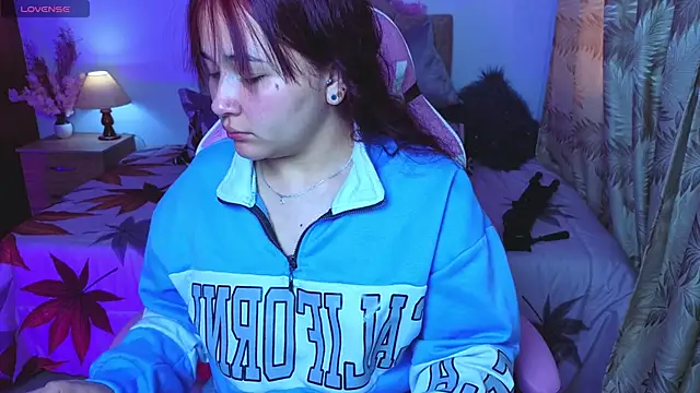 Leakitten online show from October 24, 7:43 pm