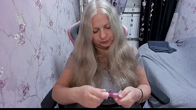 Snapshot of silver_moon_light chatting on September 19, 9:03 pm silver moon light online show from September 19, 9:03 pm