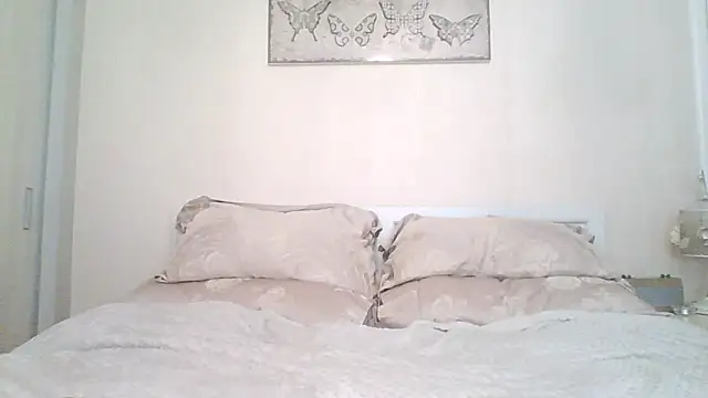 Snapshot of EllaKent chatting on October 14, 2:30 pm EllaKent online show from October 14, 2:30 pm