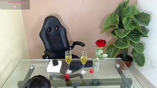 Snapshot of Bela_Jones chatting on October 4, 4:07 am Bela Jones online show from October 4, 4:07 am