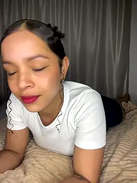 Snapshot of Yasmin777_ chatting on October 5, 1:43 am Yasmin777  online show from October 5, 1:43 am