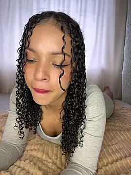 Snapshot of Yasmin777_ chatting on October 11, 8:11 pm Yasmin777  online show from October 11, 8:11 pm