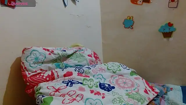 Snapshot of Akasha001 chatting on October 16, 4:04 am Akasha001 online show from October 16, 4:04 am