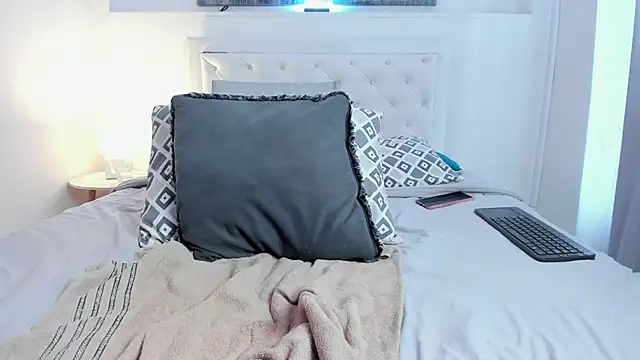 Snapshot of LucyColleen chatting on October 29, 8:00 pm LucyColleen online show from October 29, 8:00 pm