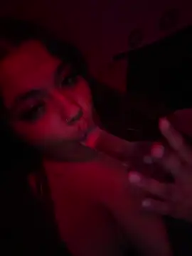 Snapshot of 1n0nlythroat chatting on October 3, 3:55 am 1n0nlythroat online show from October 3, 3:55 am