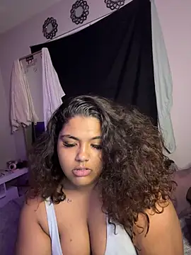 Snapshot of 1n0nlythroat chatting on October 29, 2:27 am 1n0nlythroat online show from October 29, 2:27 am