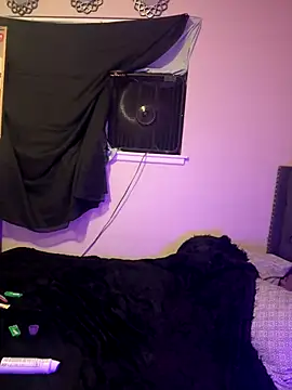 Snapshot of 1n0nlythroat chatting on October 5, 4:17 am 1n0nlythroat online show from October 5, 4:17 am