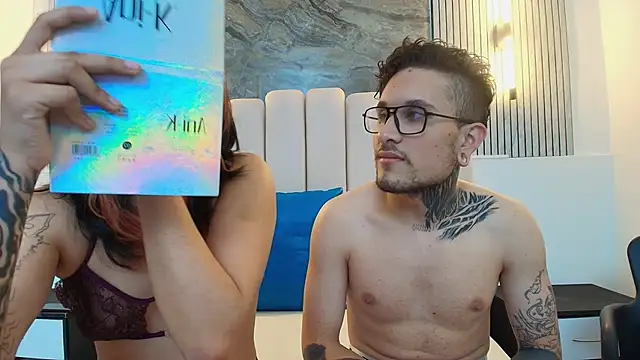 Snapshot of RavenandCody chatting on October 6, 3:56 am RavenandCody online show from October 6, 3:56 am