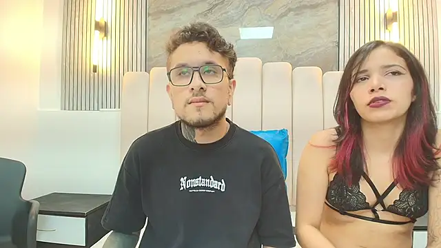 Snapshot of RavenandCody chatting on October 14, 3:53 am RavenandCody online show from October 14, 3:53 am