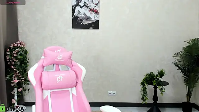 Snapshot of FlirtyAura chatting on October 24, 3:02 am FlirtyAura online show from October 24, 3:02 am