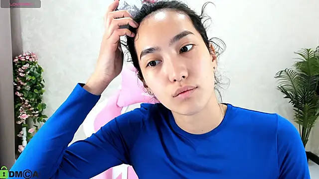 Snapshot of FlirtyAura chatting on October 12, 1:52 am FlirtyAura online show from October 12, 1:52 am