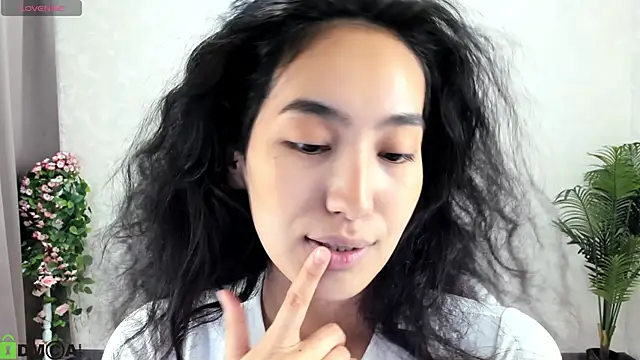 Snapshot of FlirtyAura chatting on October 27, 7:04 am FlirtyAura online show from October 27, 7:04 am