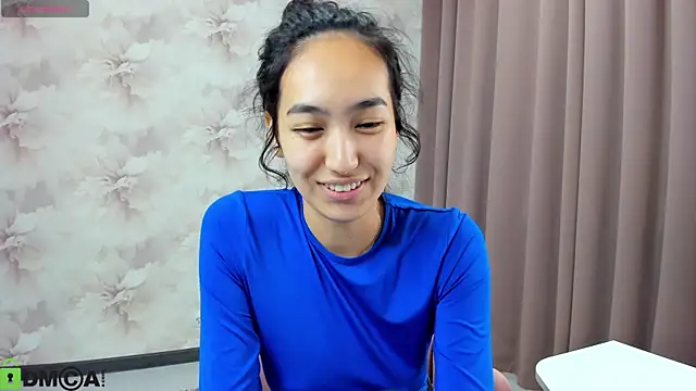 Snapshot of FlirtyAura chatting on October 3, 4:17 am FlirtyAura online show from October 3, 4:17 am