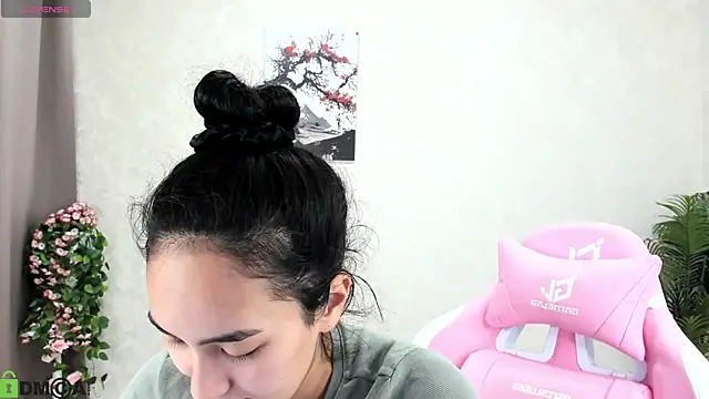 Snapshot of FlirtyAura chatting on October 28, 7:14 am FlirtyAura online show from October 28, 7:14 am