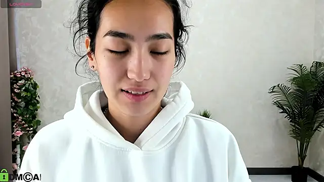 Snapshot of FlirtyAura chatting on October 6, 3:34 am FlirtyAura online show from October 6, 3:34 am