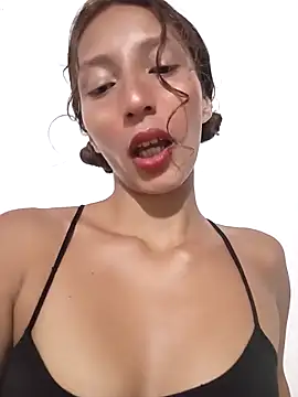 Snapshot of amelie_sex chatting on October 19, 1:07 am amelie sex online show from October 19, 1:07 am