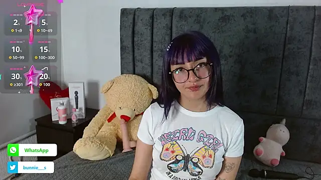 Littlee Bunny  online show from October 27, 10:33 am